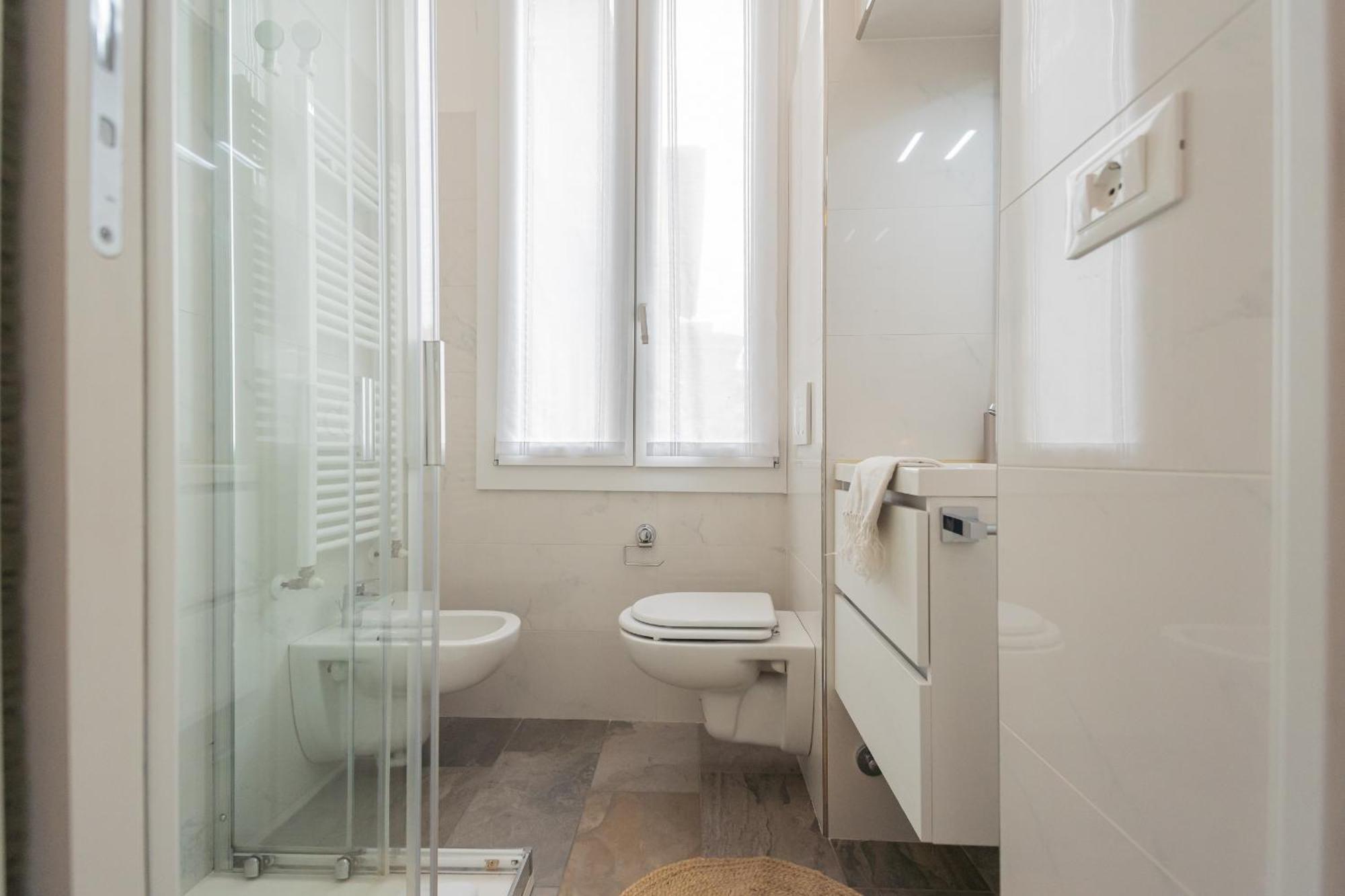 Old Court Hideaway By Rent All Côme Esterno foto