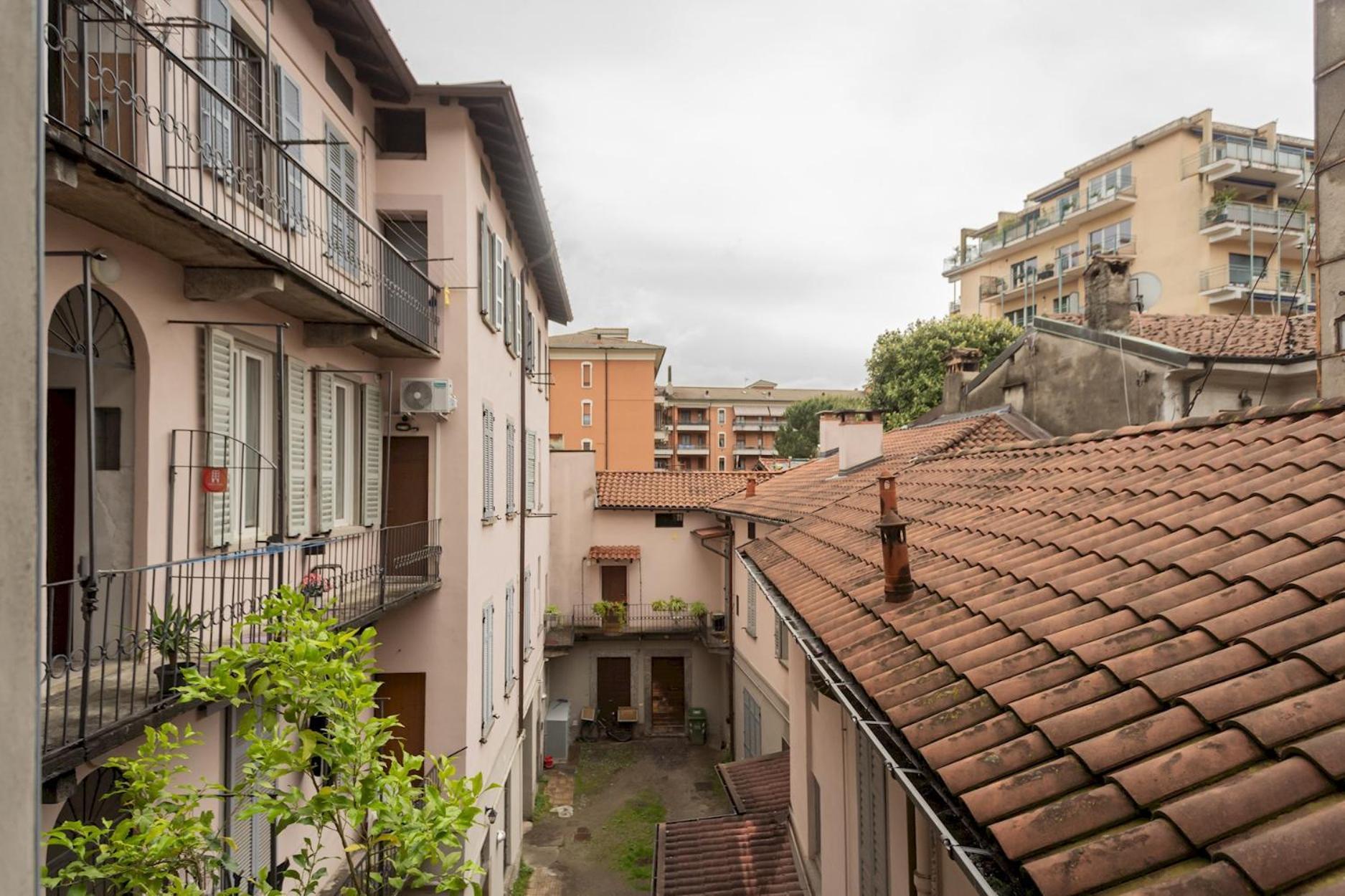 Old Court Hideaway By Rent All Côme Esterno foto